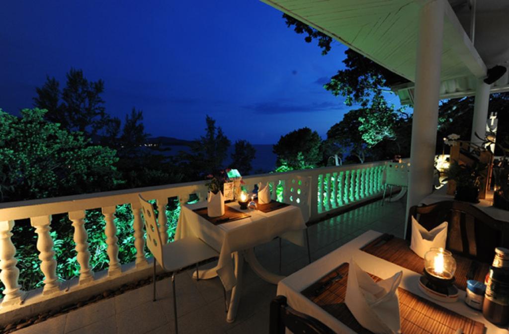 Karon Cliff Contemporary Boutique Bungalows Restaurante foto